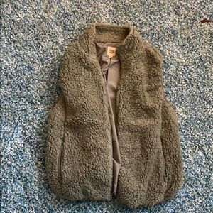 Never worn super soft vest